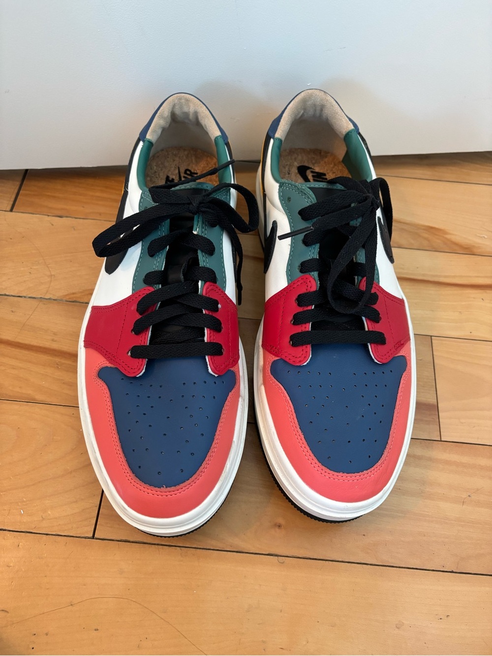 Women’s Nike Multicolor Leather Low-Top Sneakers - Multicoloe